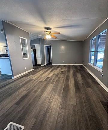 4th image of 22444 Holmes Ln