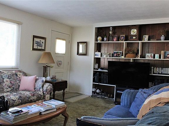 5th image of 107 Woodhill Dr