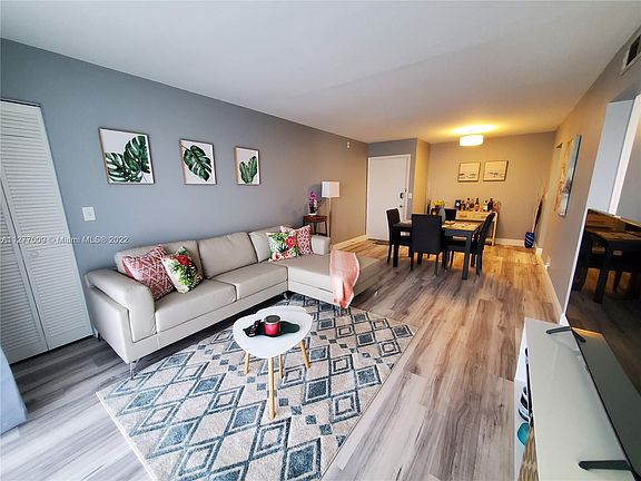 5th image of 130 E Cypress Club Dr #336