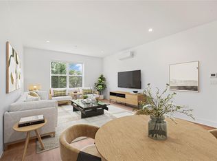 1 Carnation Ave #401, Floral Park, NY 11001