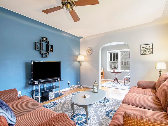3rd image of 479 W 21st St