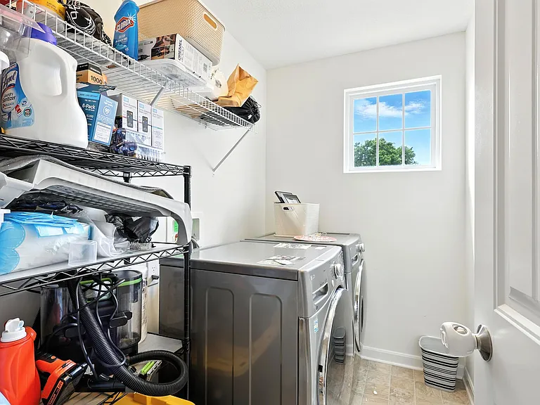 5497 Mercier St — Photo 31