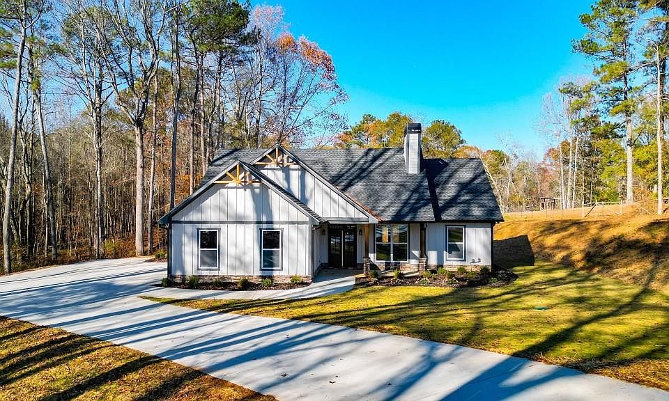 1st image of 2043 Avery Rd