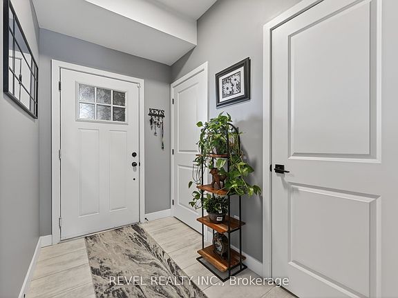 5th image of 10 Beausoleil Ln #306