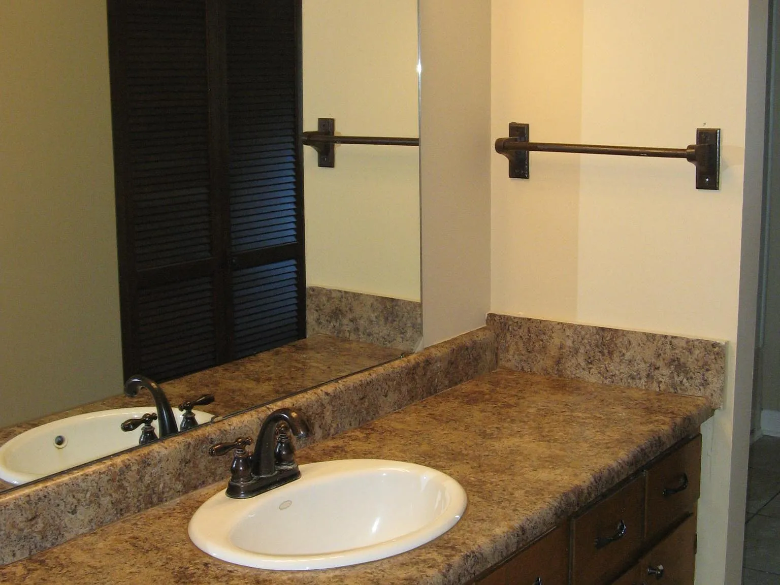 3 bed, 1800 sqft, $1,800 — Photo 4