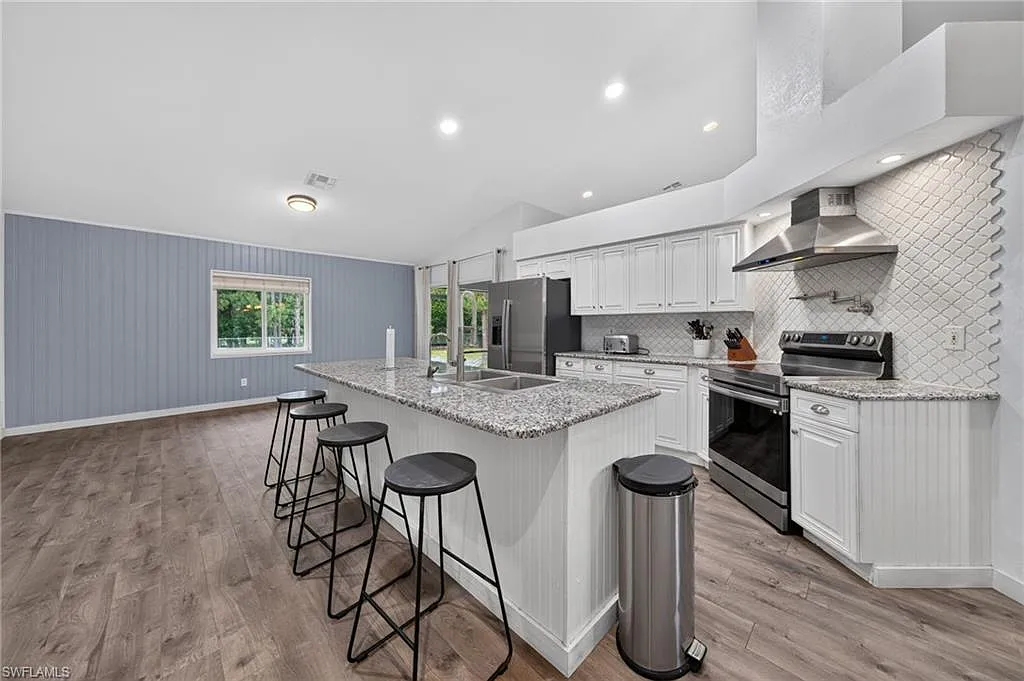 3 bed, 2.0 bath, 2070 sqft, $2,700 — Photo 4