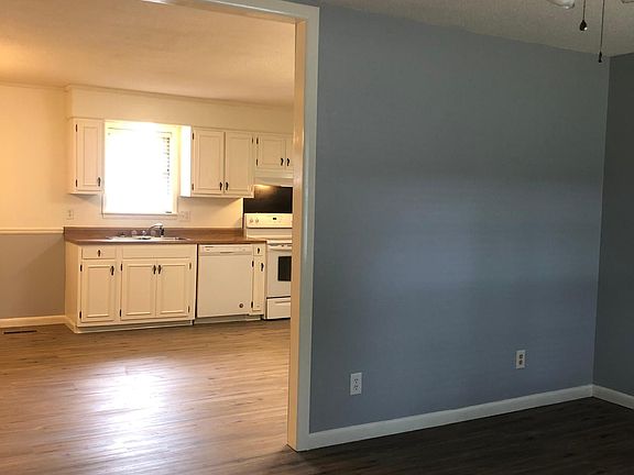 3rd image of 1723 Nassau Blvd