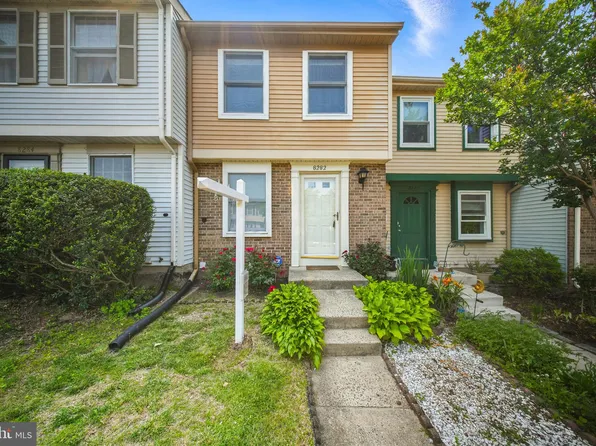 8282 Crestmont Cir, Springfield, VA 22153