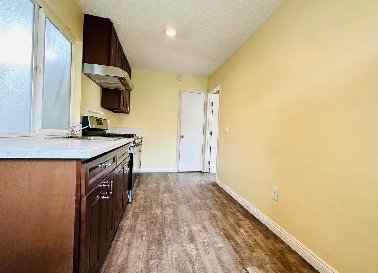 Studio, 350 sqft, $1,650 — Photo 3