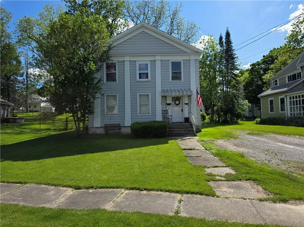 16 Dolbeer St, Perry, NY 14530