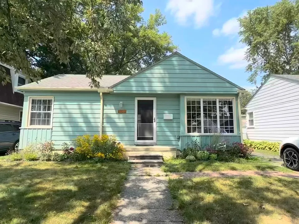 2331 Rowland Ave