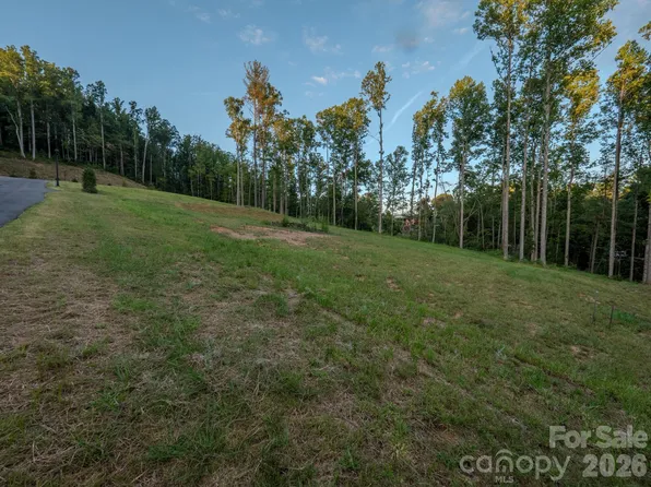 433 Irvine Dr, Fairview, NC 28730