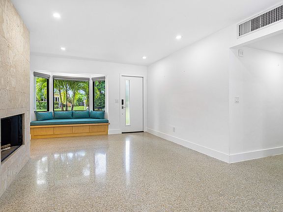 5th image of 1714 Laurel Lane