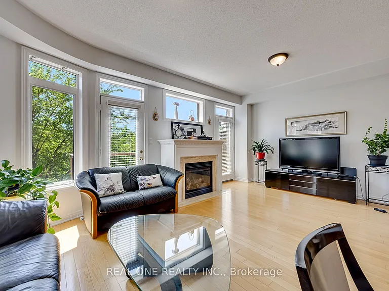 1126 Woodington Ln — Photo 17