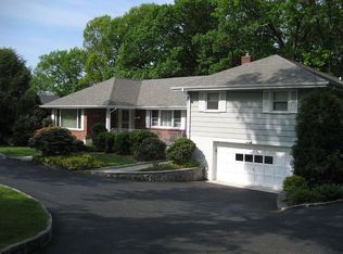137 Philip Pl, Hawthorne, NY 10532