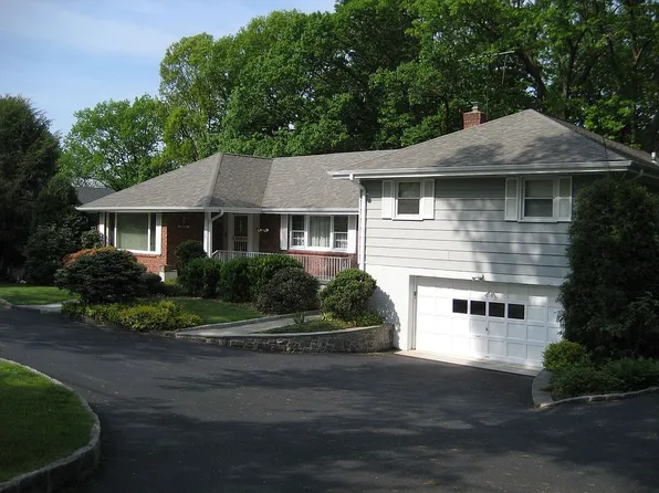 137 Philip Pl, Hawthorne, NY 10532