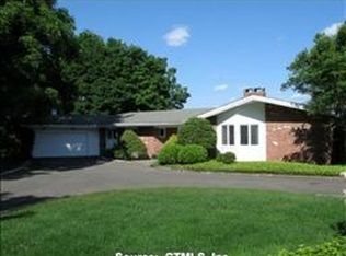 24 Winchester Dr, West Hartford, CT 06117