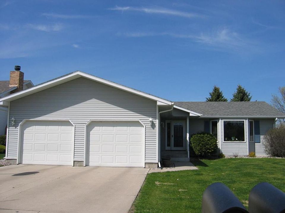 1st image of 302 Circle Hills Dr