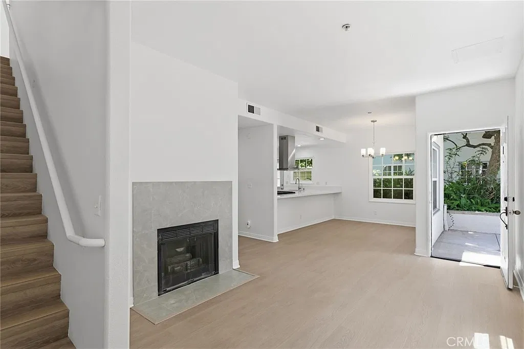3 bed, 2.5 bath, 1282 sqft, $3,450 — Photo 4