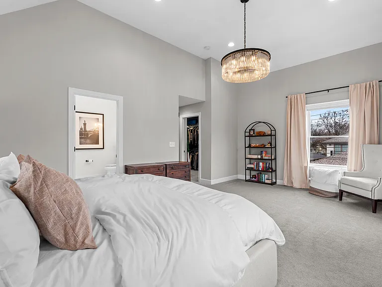 819 Irving Ave — Photo 25