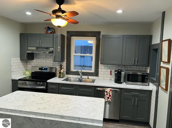 8106 W State St, Central Lake, MI 49622