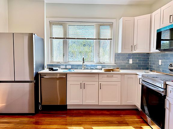 2nd image of 370 Centre St Unit 3