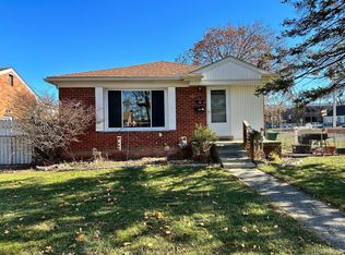 102 Lathers St, Garden City, MI 48135