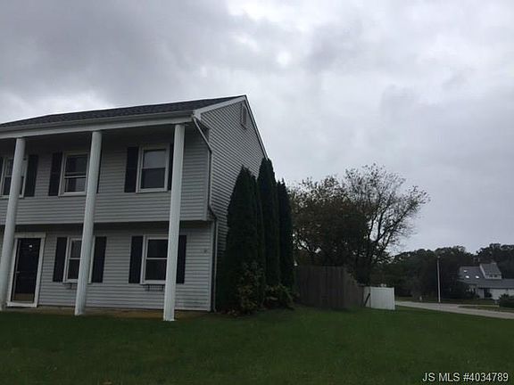 3rd image of 2119 Oak Knoll Dr