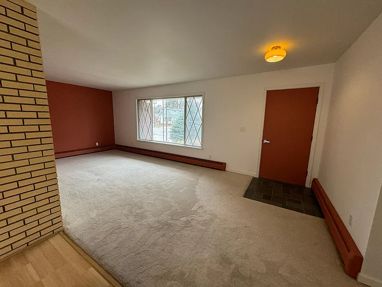 636 Petoskey Ave — Photo 9
