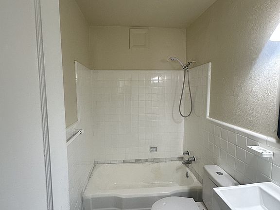 3rd image of 4217 Chamberlayne Ave #1