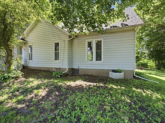 4th image of 908 4th St