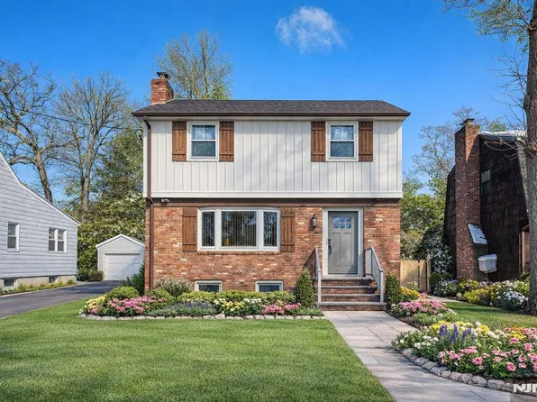 63 Chestnut Dr, Wayne, NJ 07470