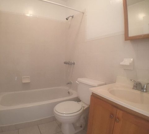 4th image of 400 13th St APT 3