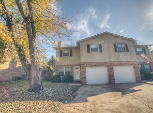 510 Vicksburg Dr, Belleville, IL