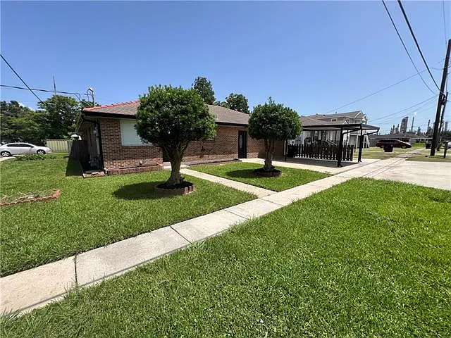 3 bed, 2.0 bath, 1200 sqft, $1,899 — Photo 2