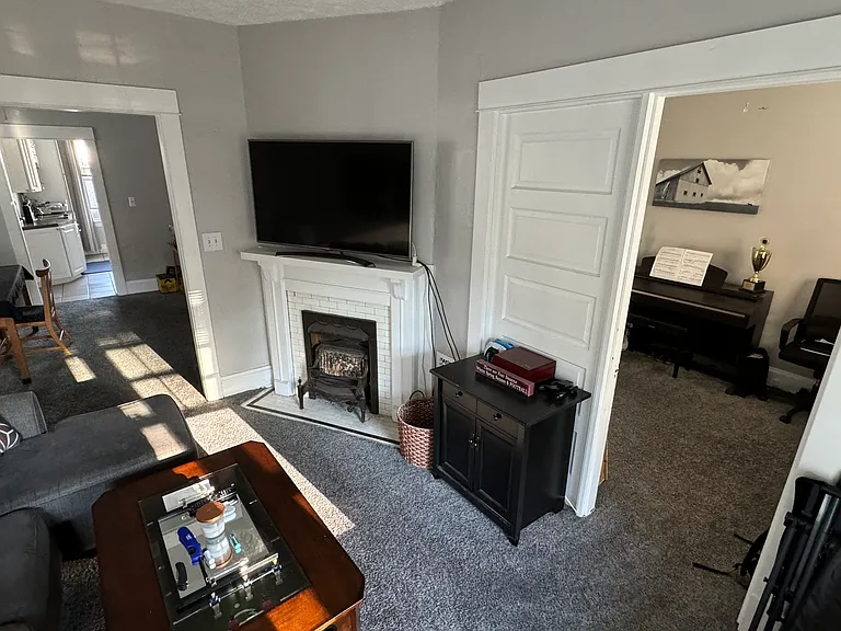 1635 Larchmont Ave — Photo 8