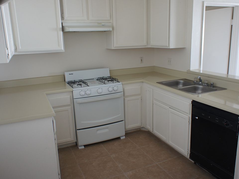 1st image of 412 S Clementine St APT 212