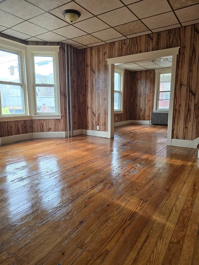 4 Bedroom — Photo 2