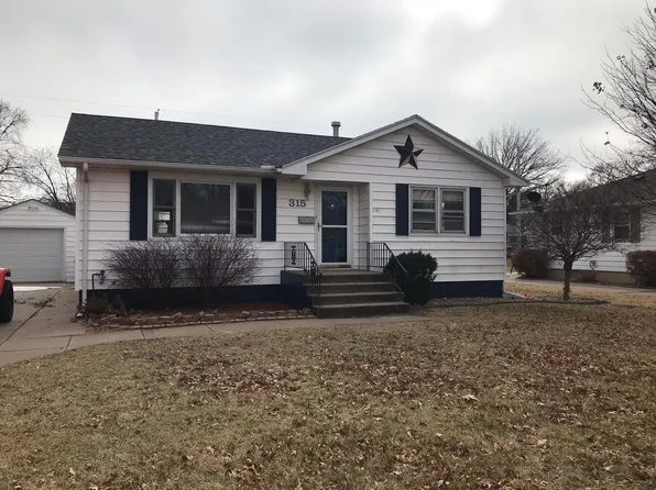 315 E 19th St, Grand Island, NE 68801