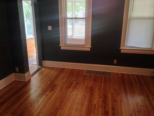 4th image of 1103 Ross Ave