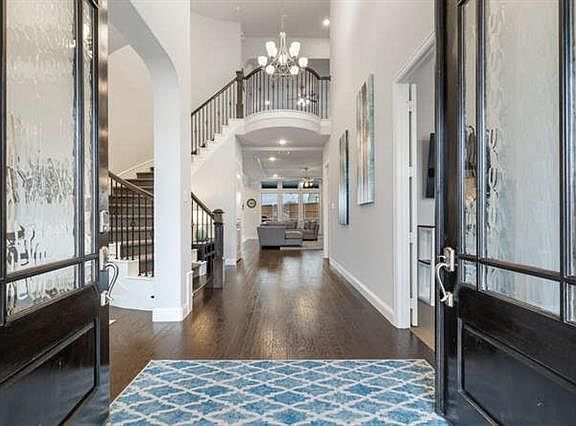 4th image of 1511 Sweetwater Ln