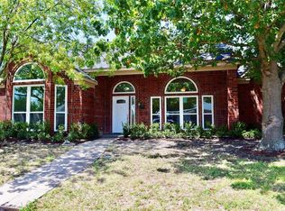 8001 Eagle Dr, Rowlett, TX 75088