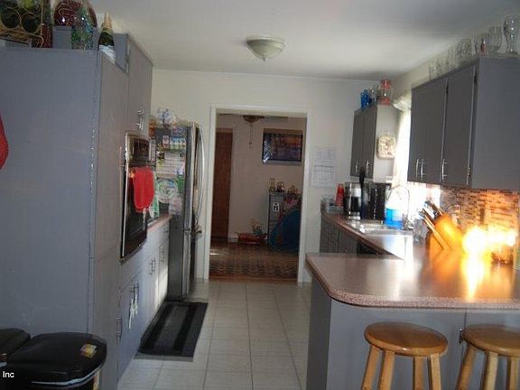 4th image of 727 NE 17th Ct