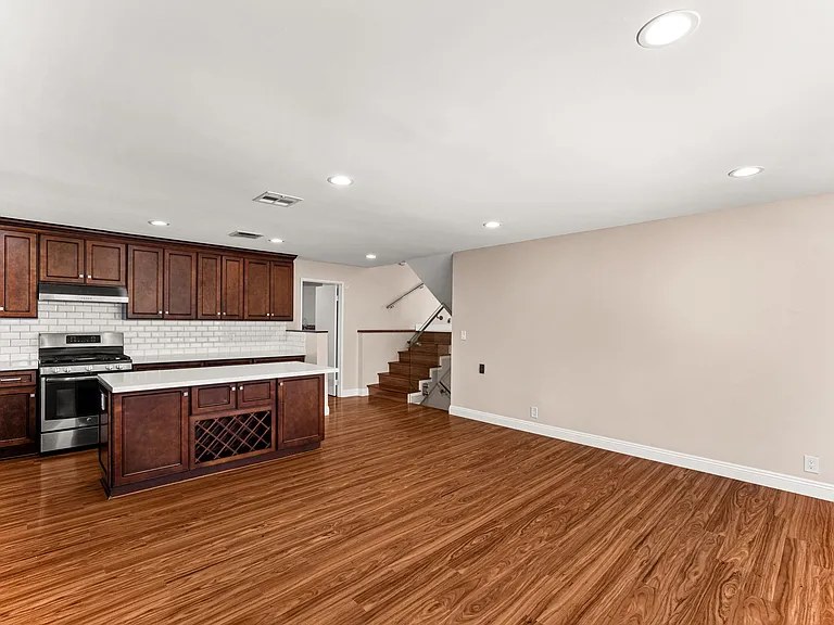 3751 Prestwick Dr — Photo 17
