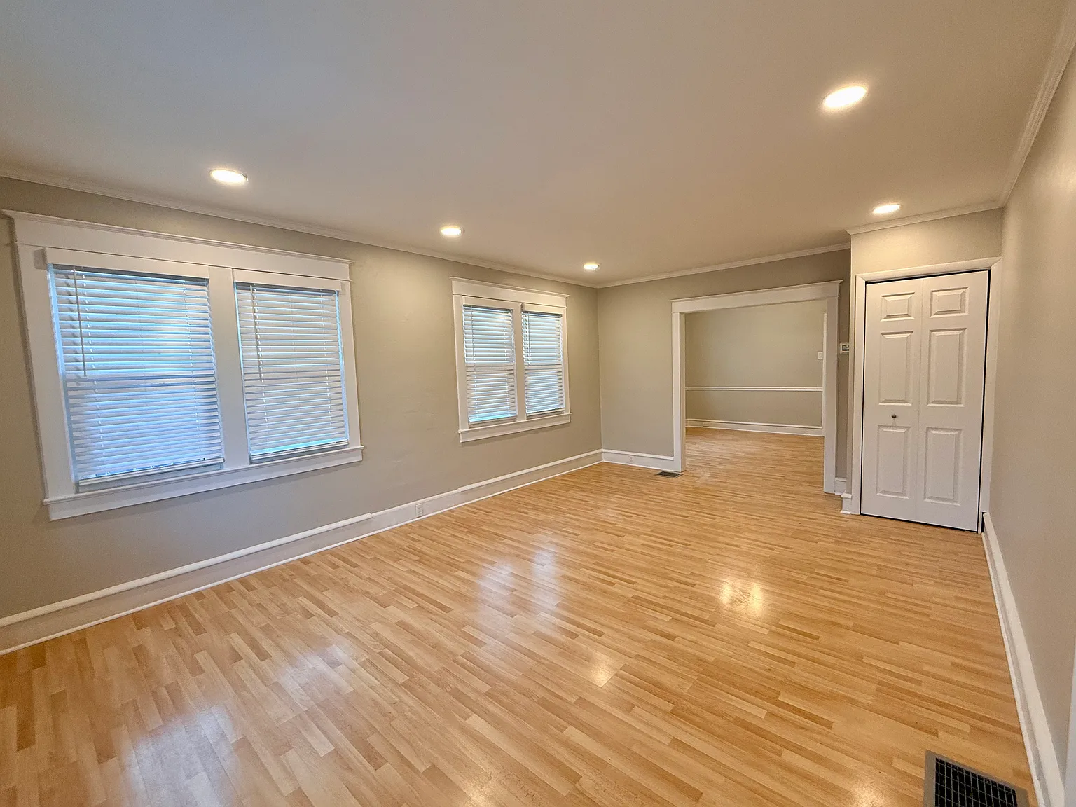 3 bed, 1350 sqft, $2,900 — Photo 2