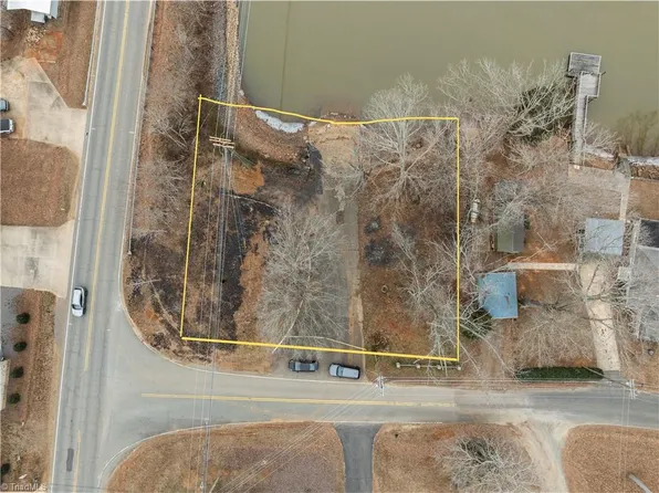 470 Lakeshore Dr, Lexington, NC 27292
