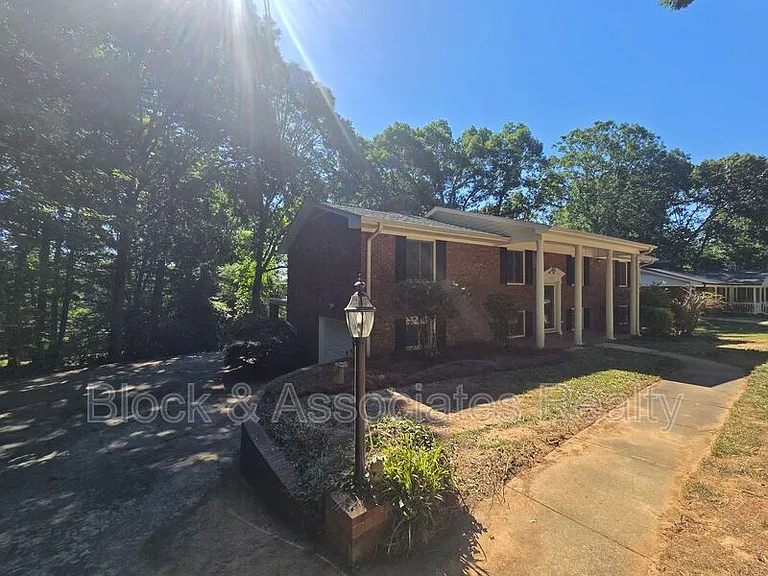 1194 Ingram Dr — Photo 2