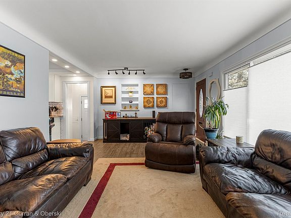 5th image of 9329 Merriman Rd