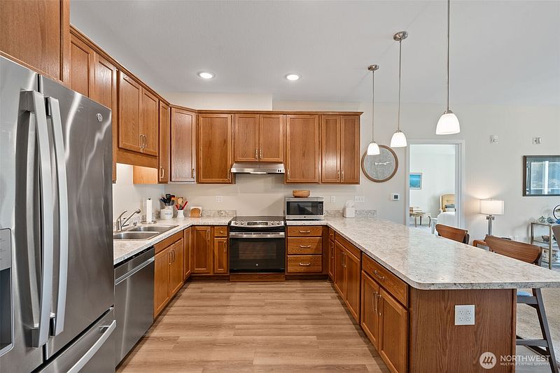 5th image of 3803 17th Street SW #109