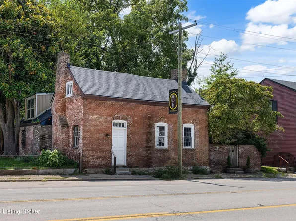 236 Lexington St, Versailles, KY 40383